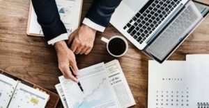Avoid these 7 mistakes while dealing with your financial advisor