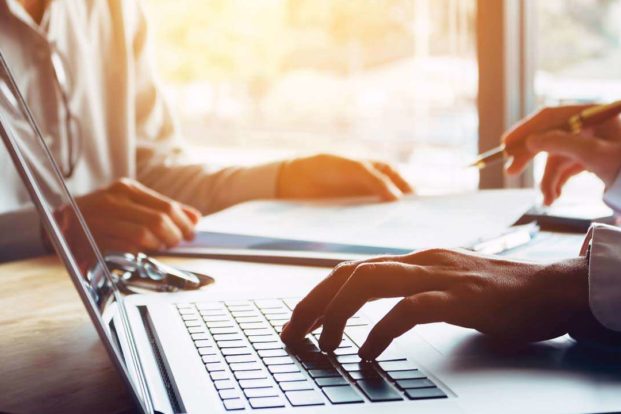 Social media influencers aren't financial advisors