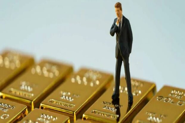 Wealthy celebs of the financial world may not be your best guides on money matters