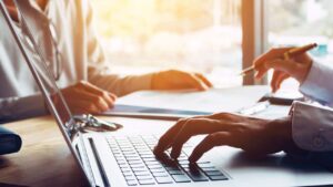 Social media influencers aren’t financial advisors