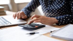 Only 27% of surveyed individuals have an emergency corpus and insurance